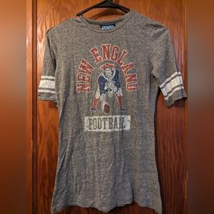 New England Patriots Fitted Shirt, 1/4 sleeve. size S.